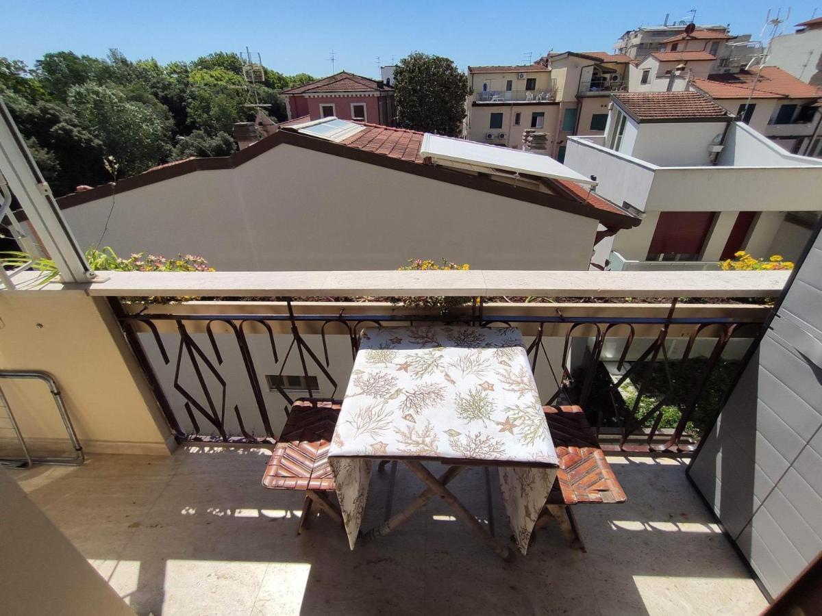 Nuovo Appartamento a soli 100 m dal mare Viareggio Esterno foto